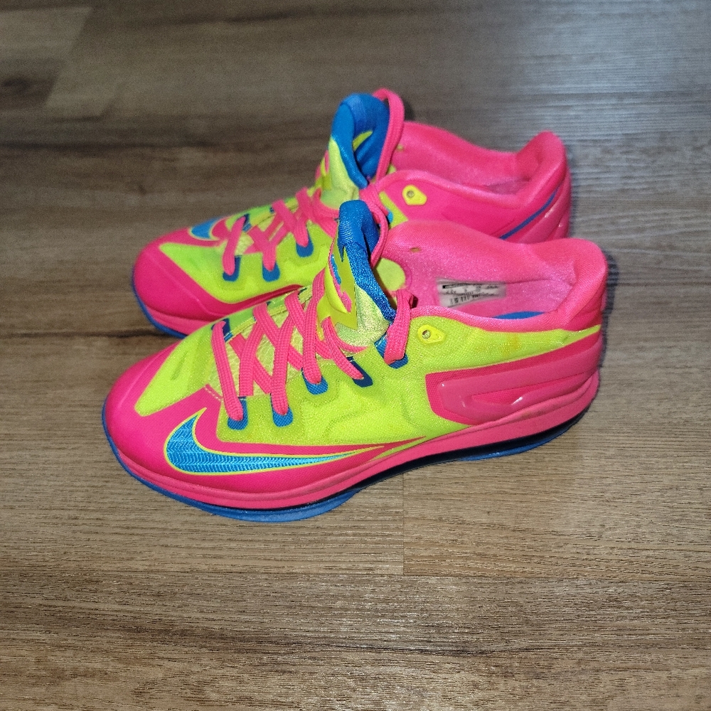 Nike LeBron size 6.5 youth